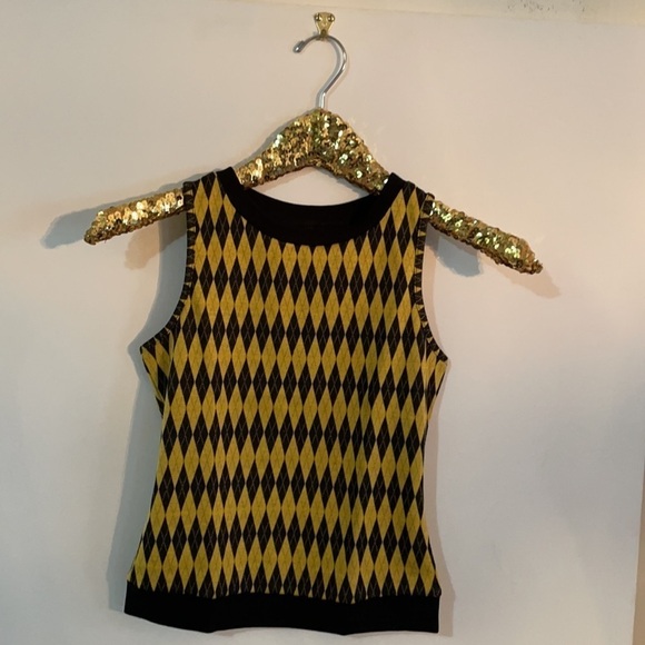 Yellow And Black Diamond Pattern Top - Picture 11 of 14